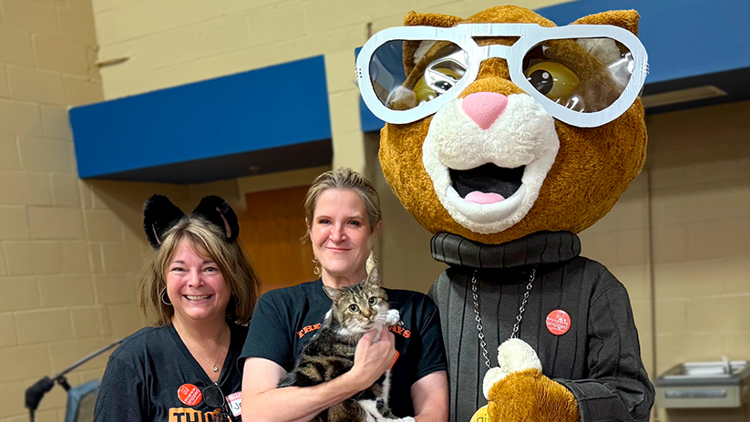 Scooter Lends a Paw at Pawsitive Ohio’s Adopt-A-Purrlooza